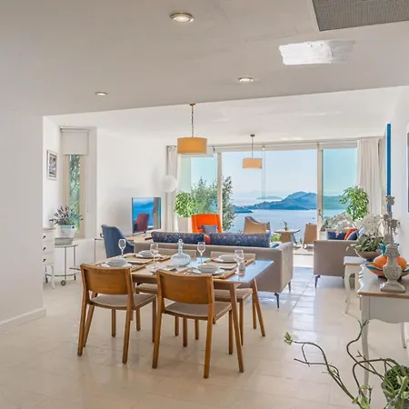 Luxury 4 Bedroom Flat With A Fantastic Sea View Διαμέρισμα *