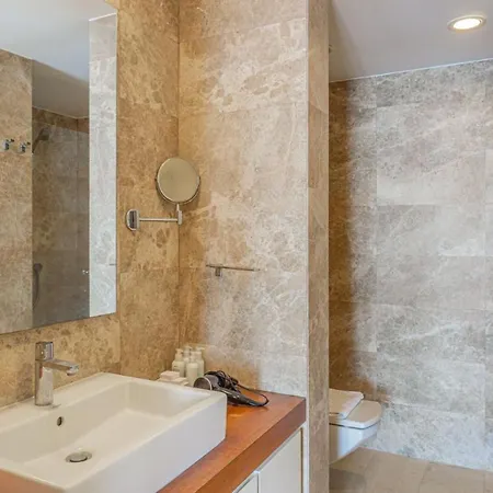 Luxury 4 Bedroom Flat With A Fantastic Sea View 博德鲁姆