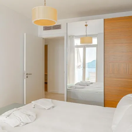 Luxury 4 Bedroom Flat With A Fantastic Sea View * 博德鲁姆