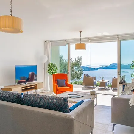 Luxury 4 Bedroom Flat With A Fantastic Sea View 博德鲁姆