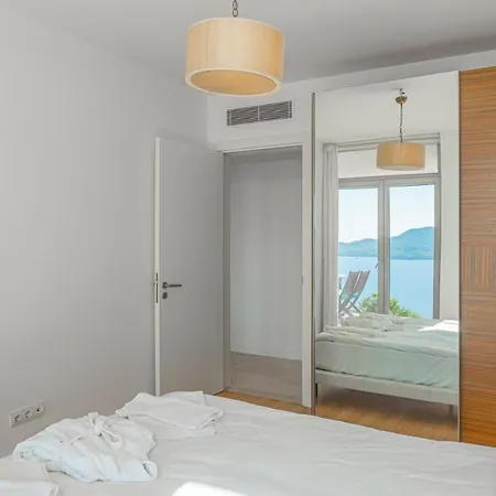Luxury 4 Bedroom Flat With A Fantastic Sea View * 博德鲁姆